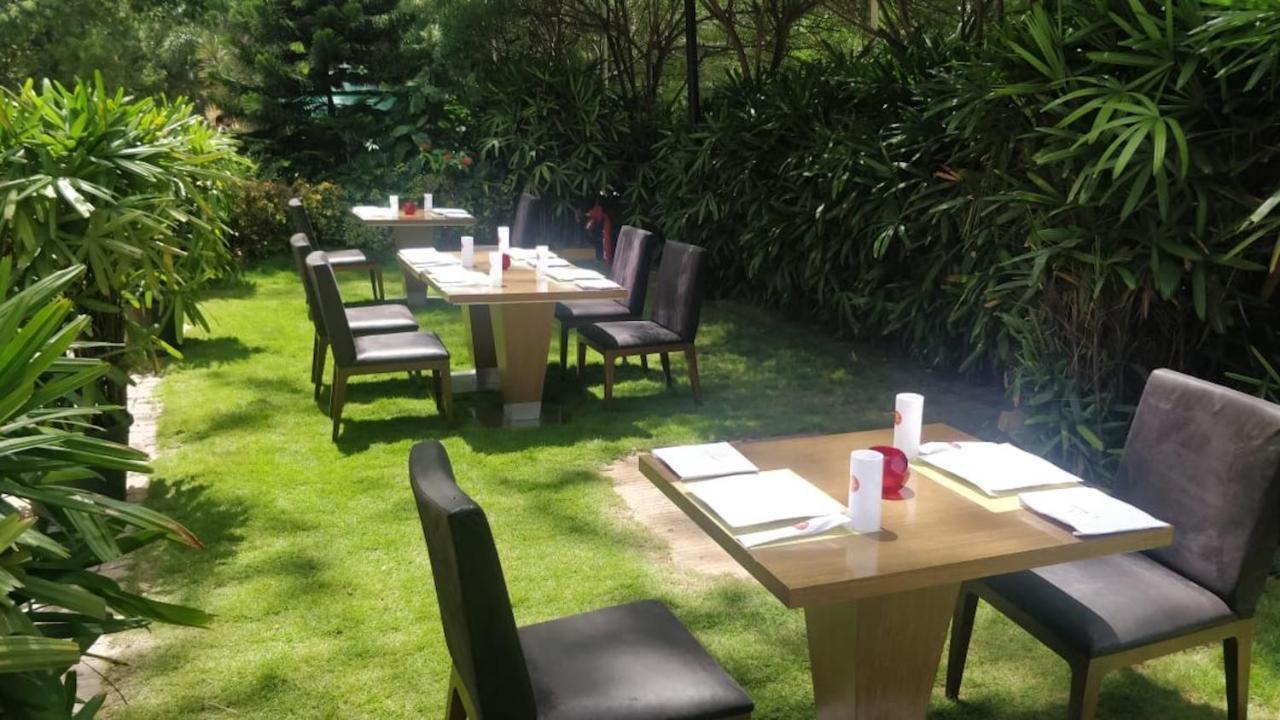 فندق ويلكوم هوتل بنجالور بنغالور المظهر الخارجي الصورة The garden at the restaurant