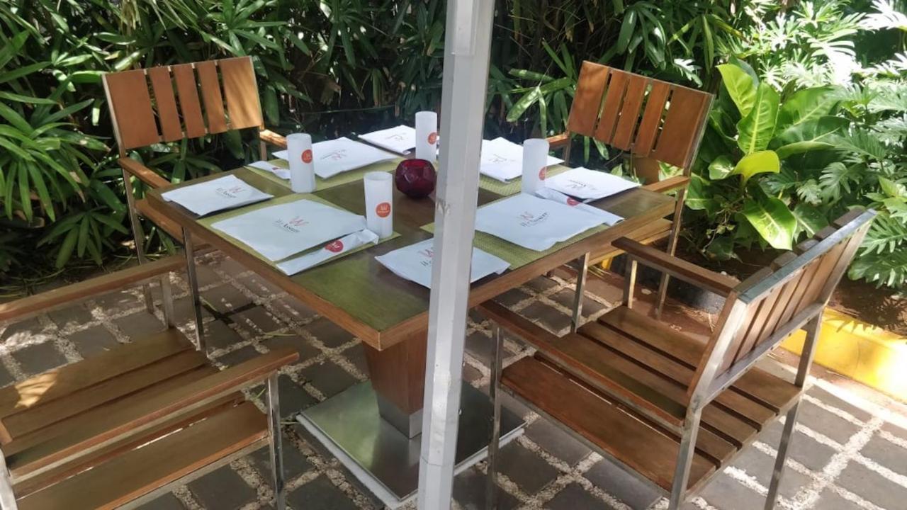 فندق ويلكوم هوتل بنجالور بنغالور المظهر الخارجي الصورة A patio set