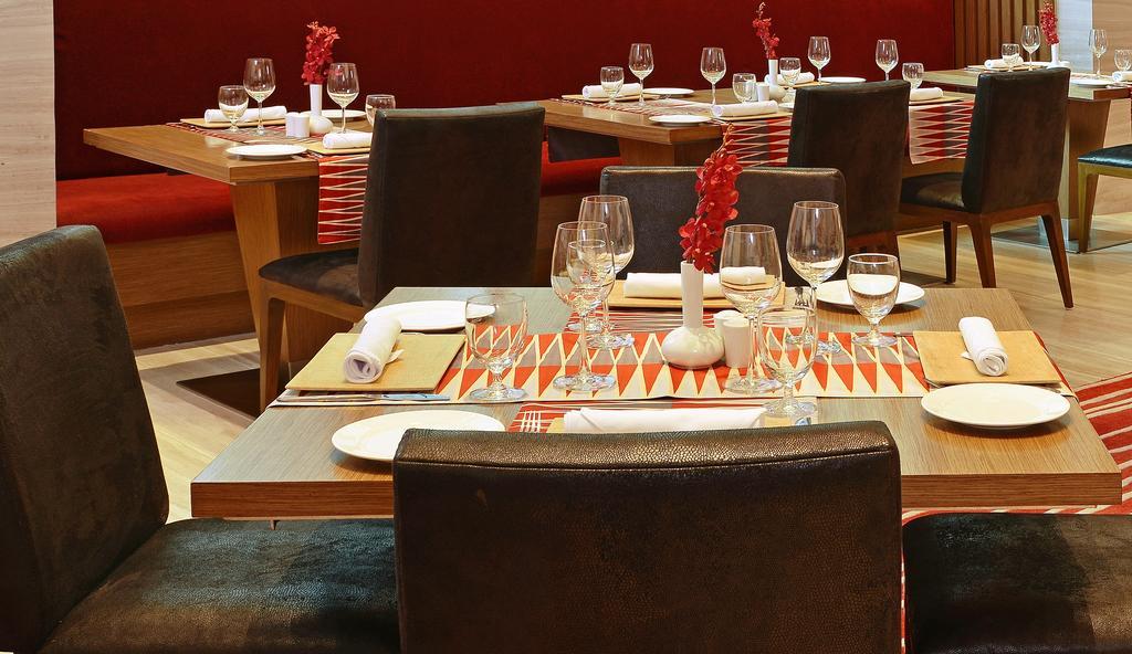فندق ويلكوم هوتل بنجالور بنغالور المظهر الخارجي الصورة A restaurant table