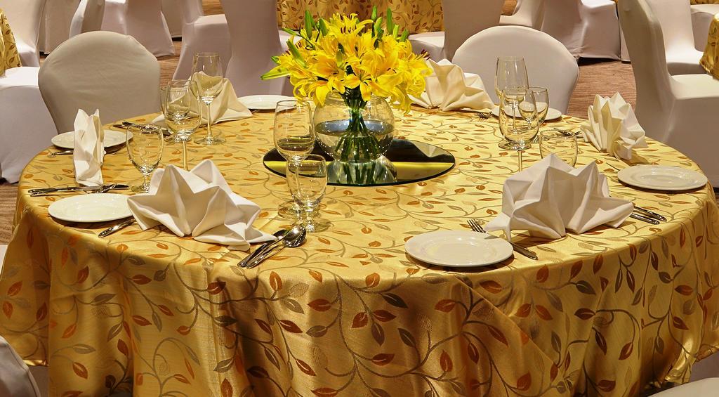 فندق ويلكوم هوتل بنجالور بنغالور المظهر الخارجي الصورة A table with a tablecloth